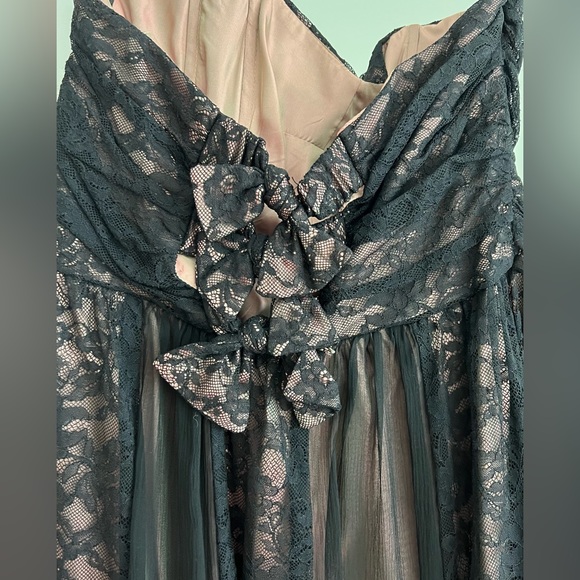 Nanette Lepore Lace Dress. Size 8 - Picture 4 of 5